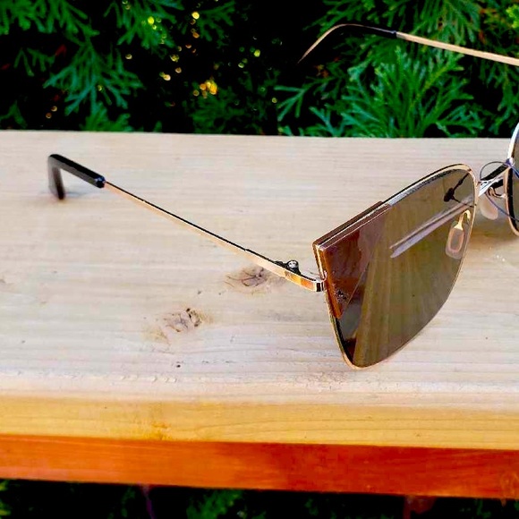 Cat Eye Fashion Sunglasses with Brown Accents - Picture 3 of 3